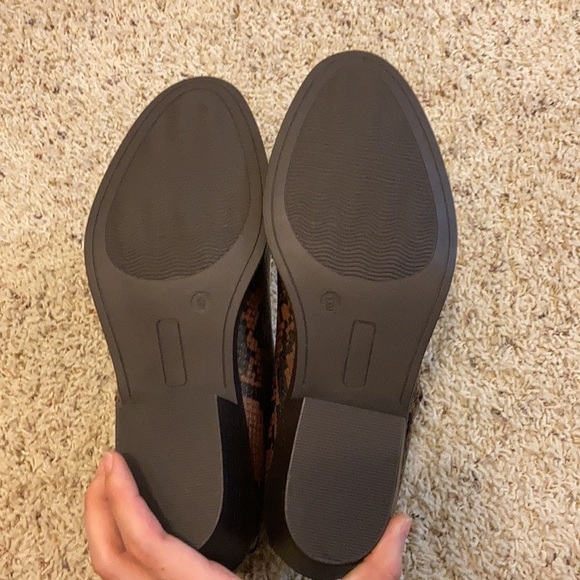 Snakeskin printed ankle booties - Picture 5 of 5